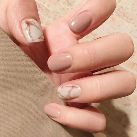 Press On Nails & Hair Accessories Bundle - Picture 2 of 8